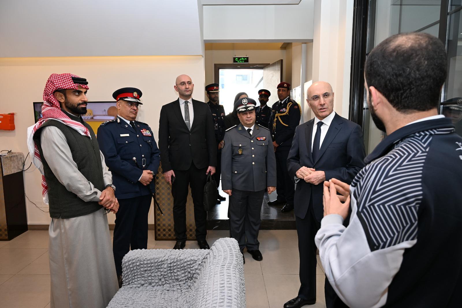 خلال زيارته إلى مملكة البحرين .... معالي وزير الداخلية والبلديات اللبناني يقوم بزيارة إلى مجمع السجون المفتوحة والأكاديمية الملكية للشرطة<